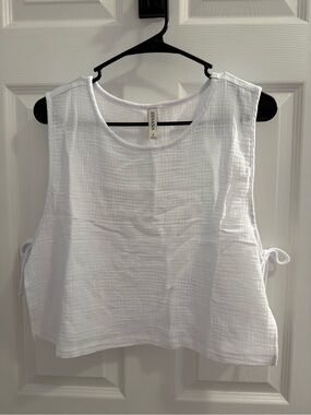 Zenana *NWOT* White gauze Cotton Sleeveless Tie-Side Crop Top